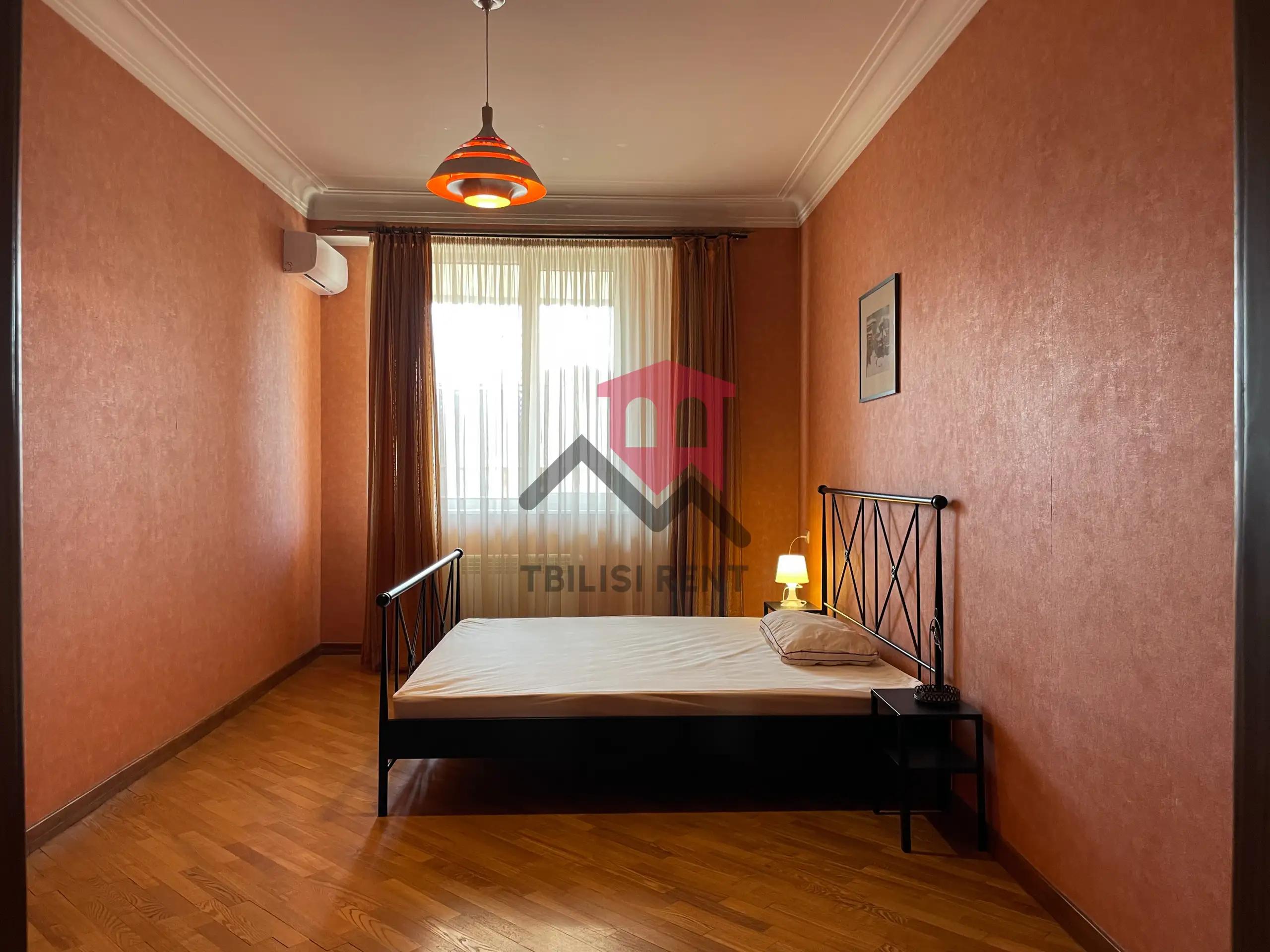 Просторная 5-комнатная квартира в Сабуртало photo 3 of 8