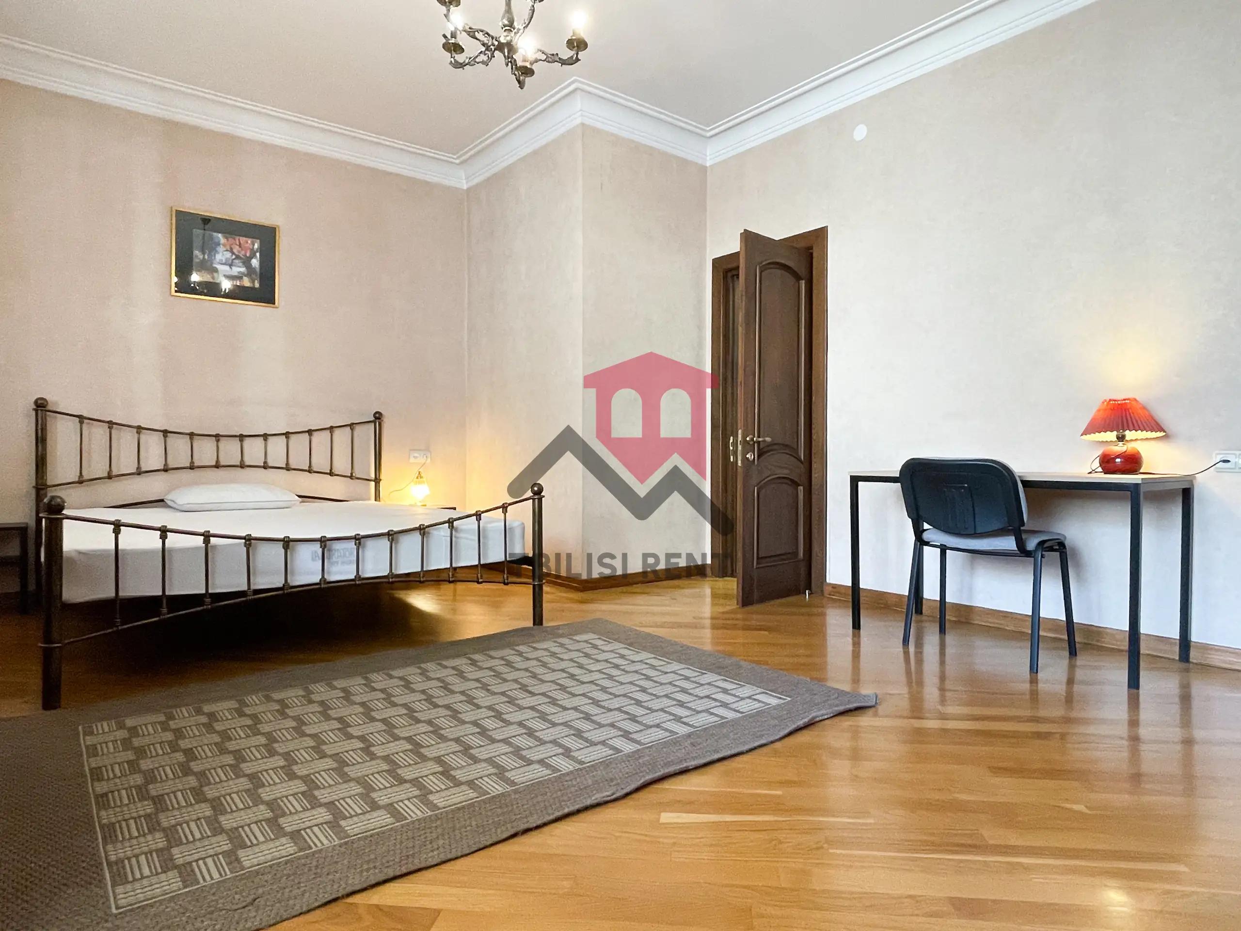 Просторная 5-комнатная квартира в Сабуртало photo 7 of 8