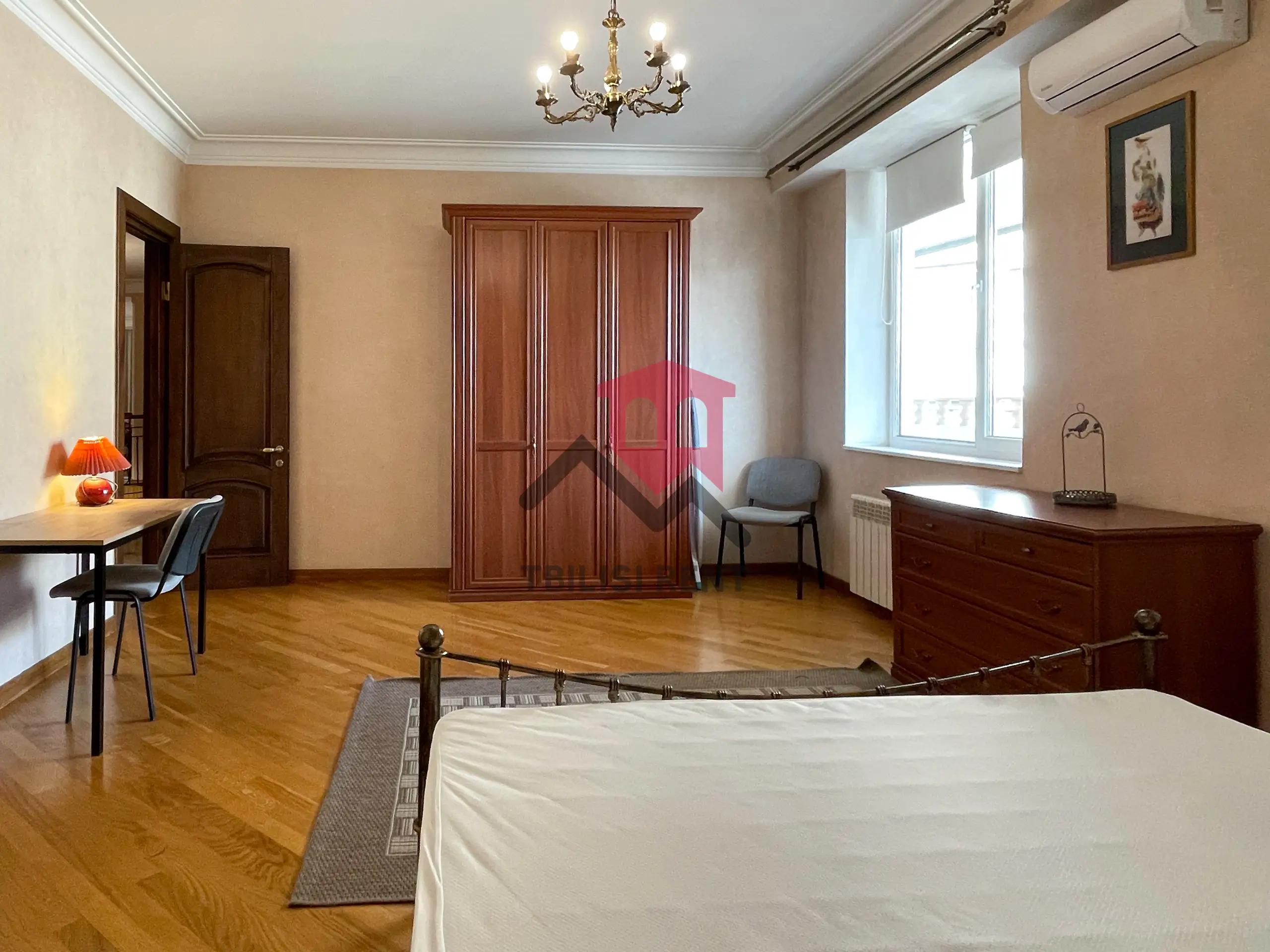 Просторная 5-комнатная квартира в Сабуртало photo 8 of 8