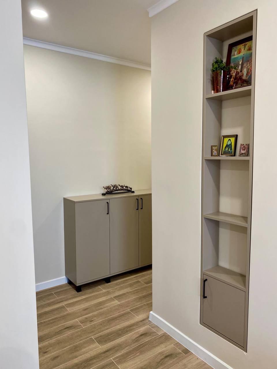 Two-Bedroom Apartment with Mountain View photo 3 of 8