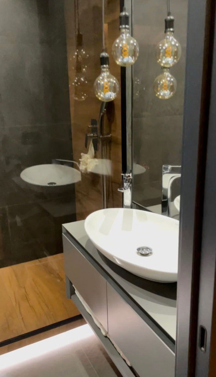 One-Bedroom Apartment with Living Room in Central Chisinau photo 4 of 7