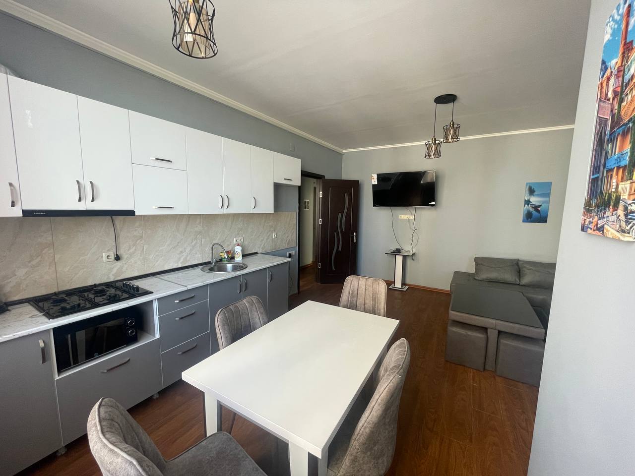 2-Bedroom Apartment Near Heroes Alley photo 1 of 6