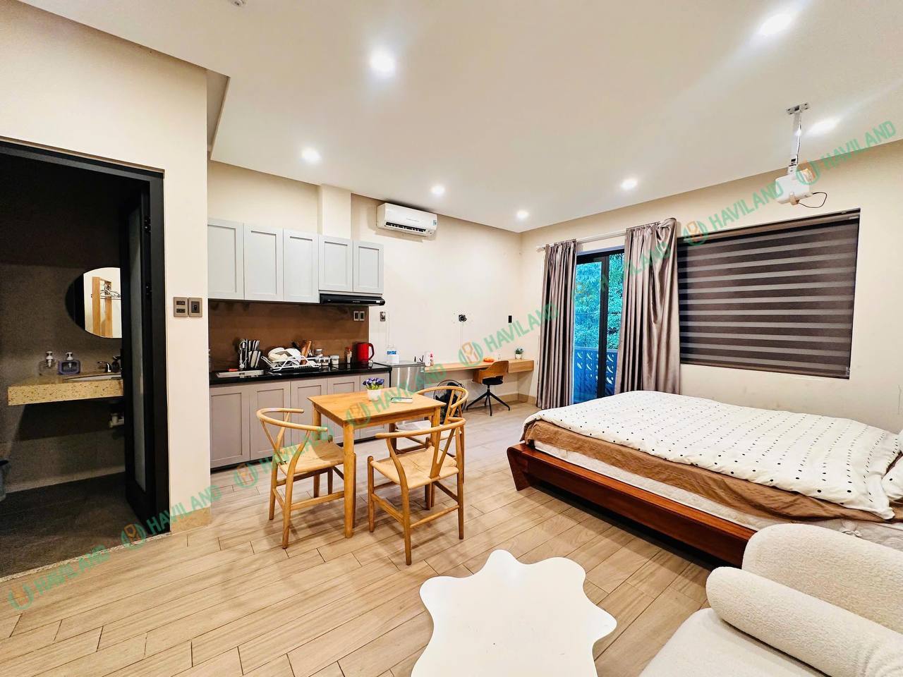 Beachside Studio with Balcony near My Khe Beach photo 4 of 6