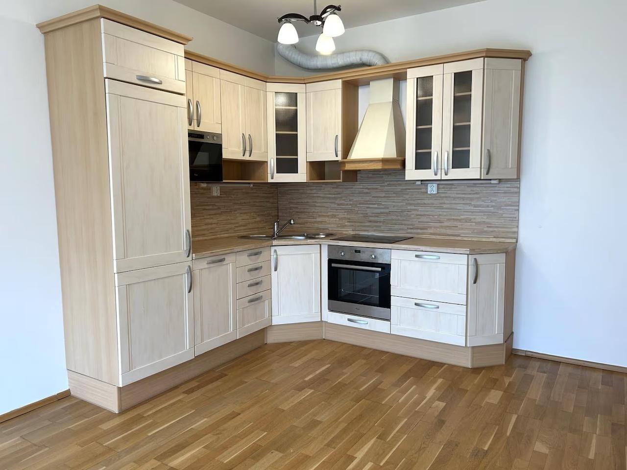 2+kk Apartment with Balcony in Vinohrady photo 1 of 8