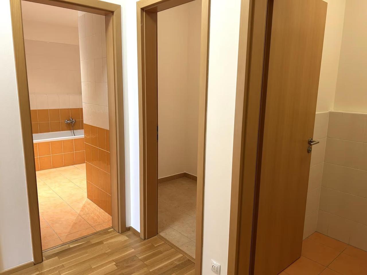 2+kk Apartment with Balcony in Vinohrady photo 6 of 8