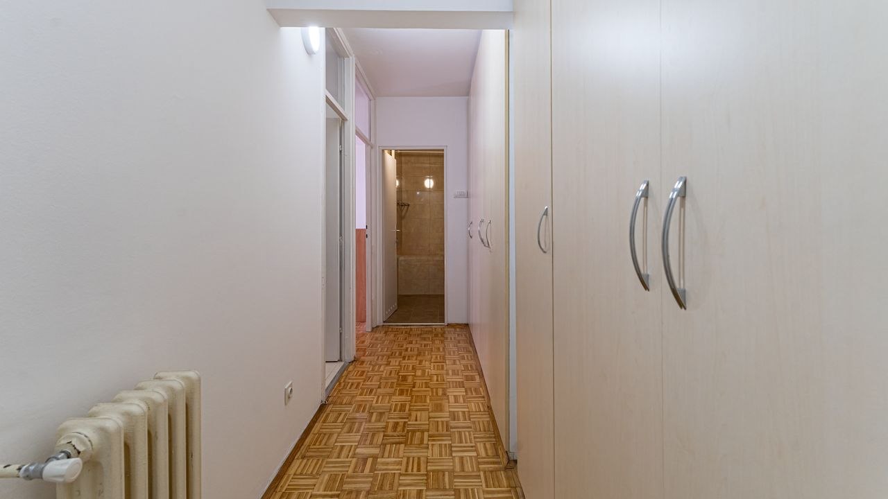 One-Bedroom Apartment in Novi Beograd photo 1 of 8