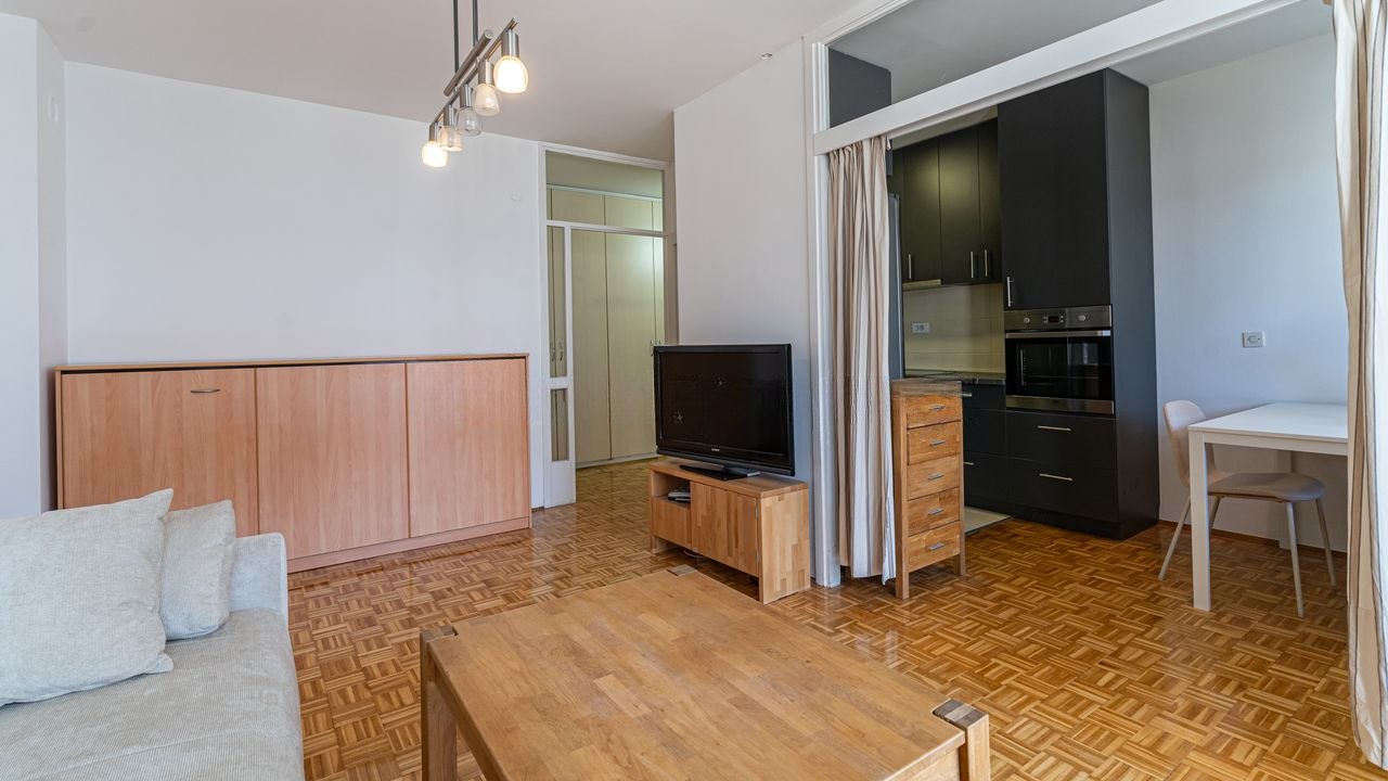 One-Bedroom Apartment in Novi Beograd photo 2 of 8