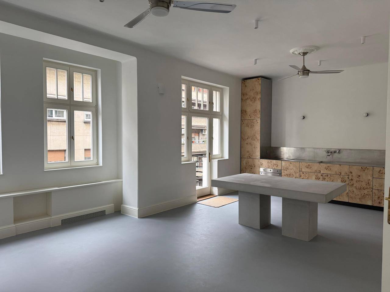 Three-Bedroom Apartment on Karadjordjeva Street photo 1 of 5