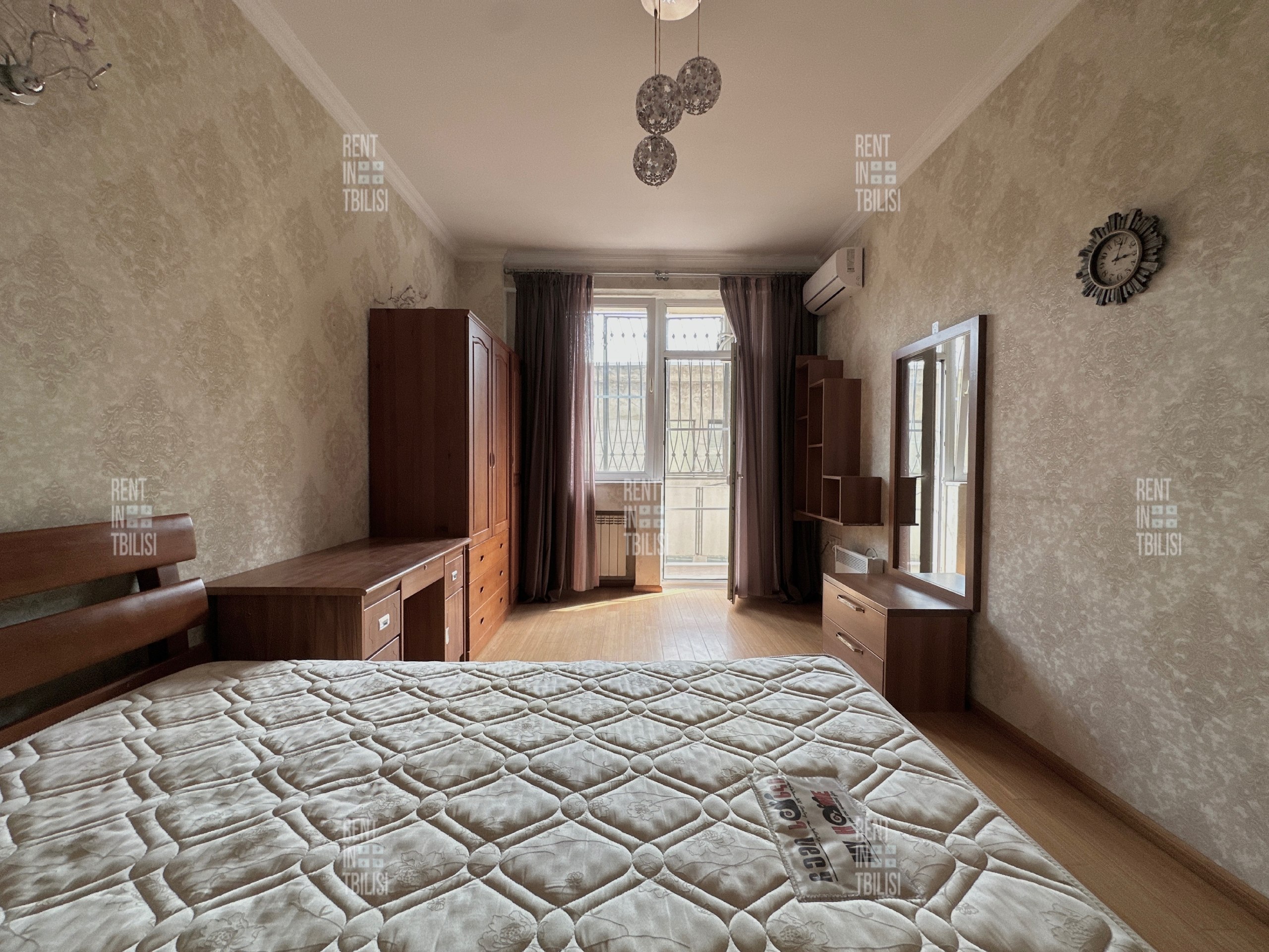 Renovated 3-Bedroom Apartment Near Technical University Metro photo 2 of 8
