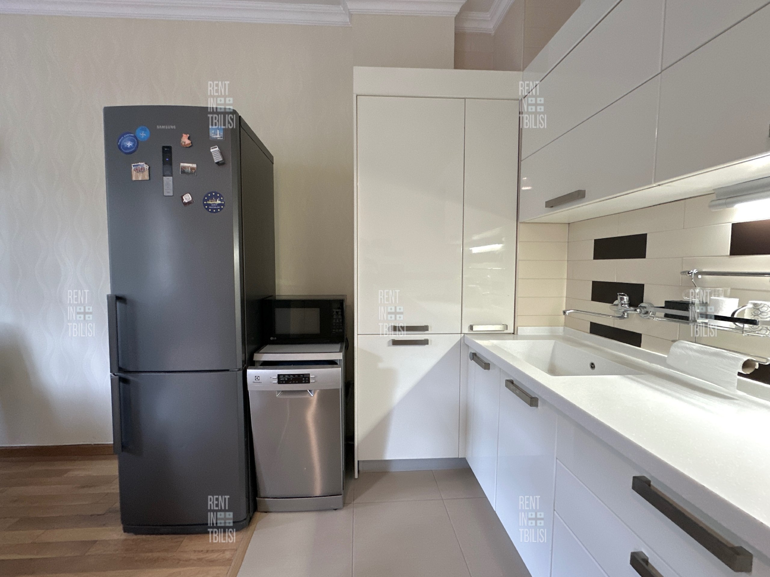 Renovated 3-Bedroom Apartment Near Technical University Metro photo 5 of 8