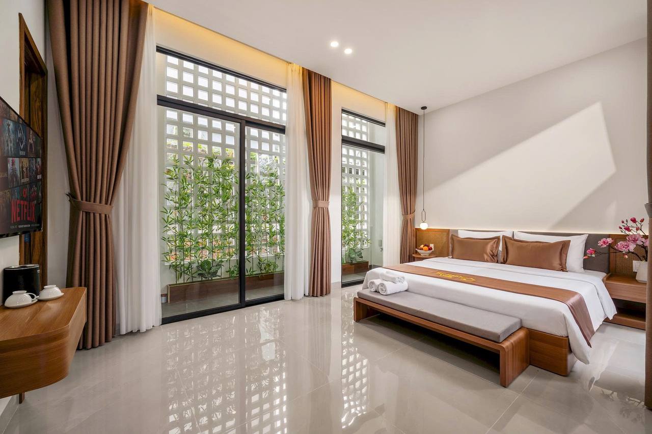 6-Bedroom Villa in Tan Tra photo 7 of 8