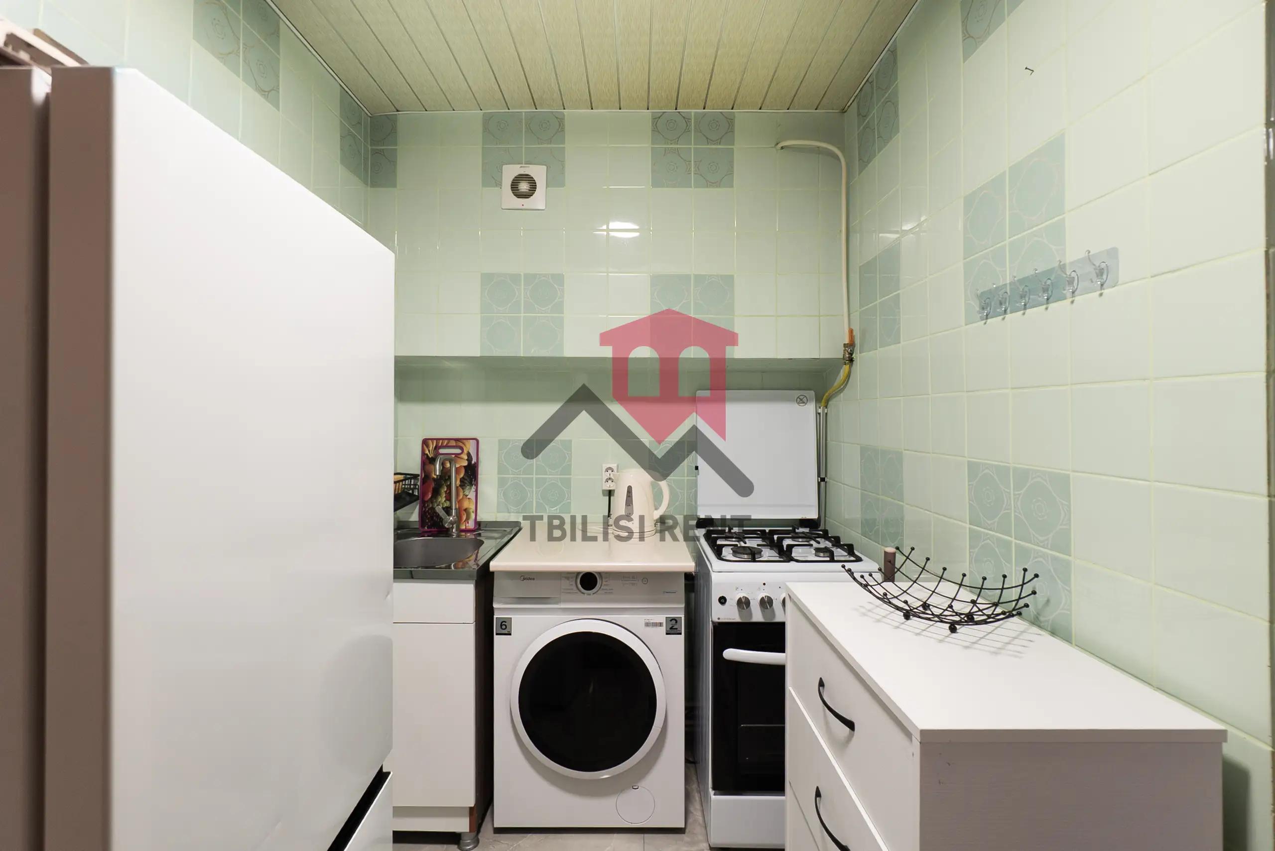 Просторная трехкомнатная квартира с тремя спальнями в Дигоми Массив photo 6 of 8