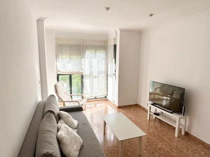 3-Bedroom Apartment for Rent in Russafa photo 1 of 8