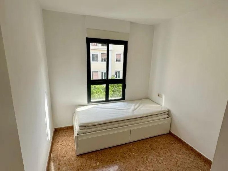 3-Bedroom Apartment for Rent in Russafa photo 5 of 8