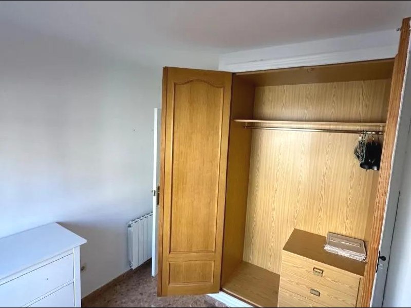 3-Bedroom Apartment for Rent in Russafa photo 6 of 8