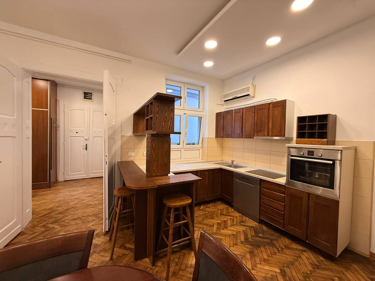 86 m² Apartment on Resavska Street photo 2 of 6