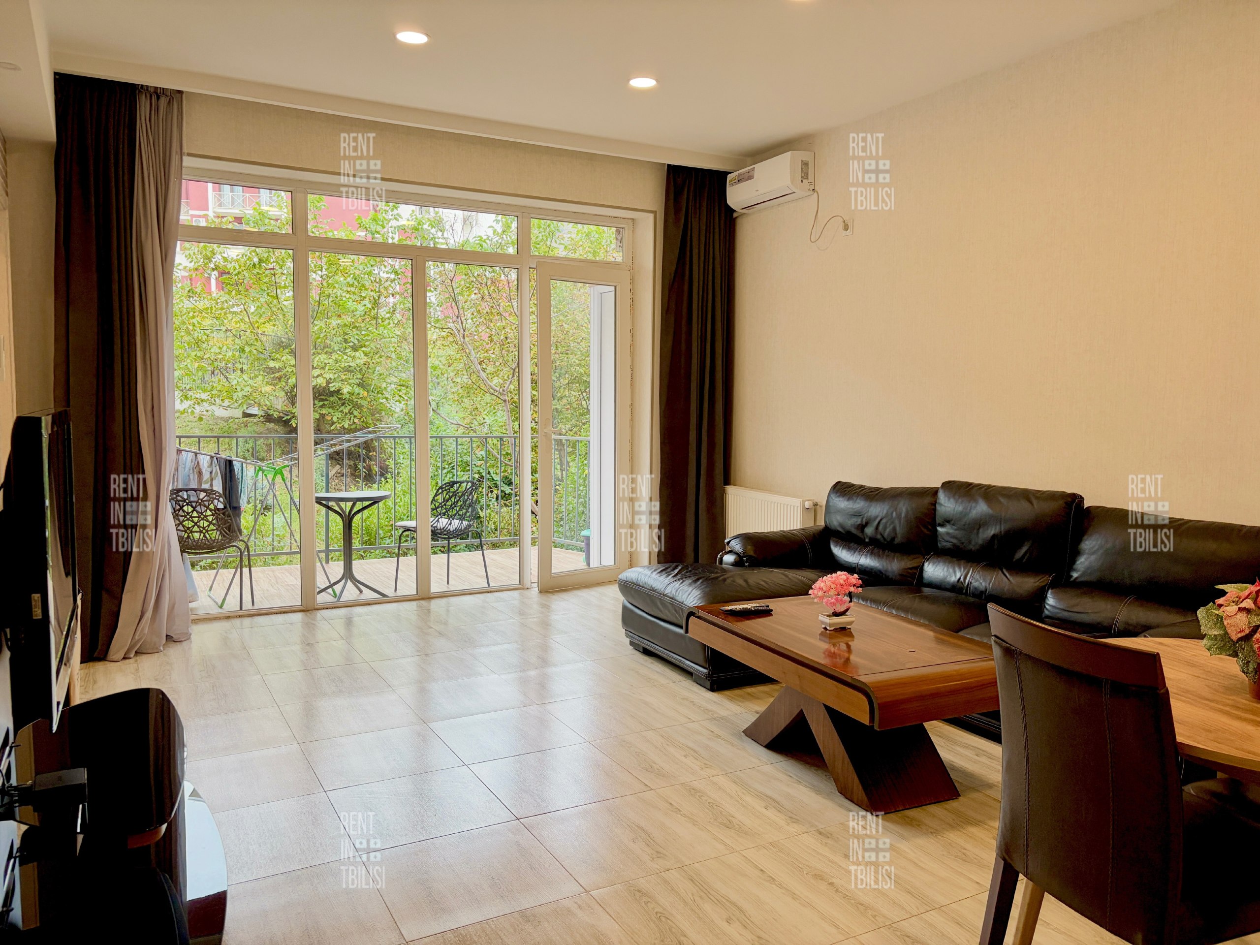 Luxury 1-Bedroom Apartment in Tbilisi photo 4 of 8