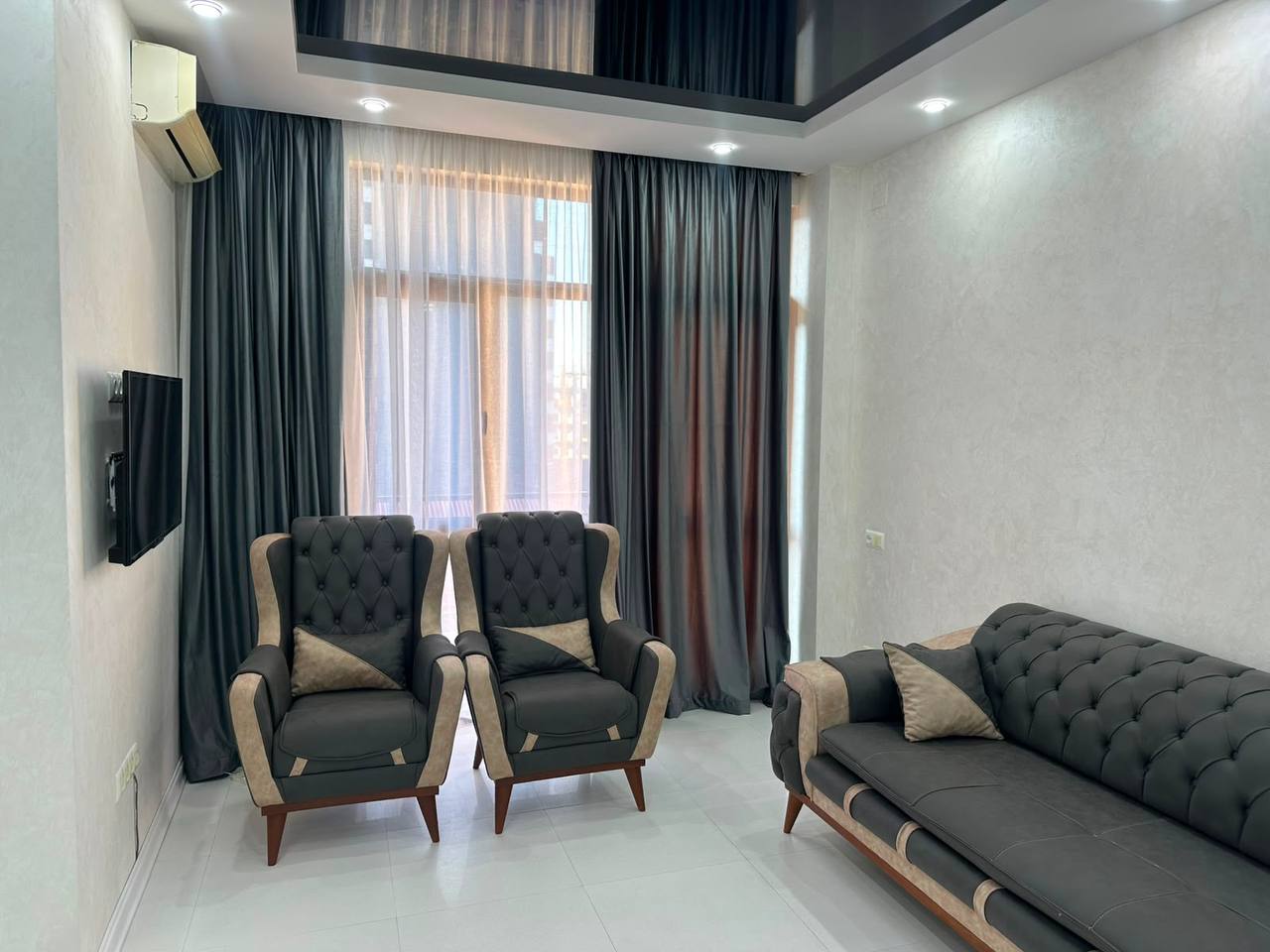 One-Bedroom Apartment in Central Batumi photo 3 of 8