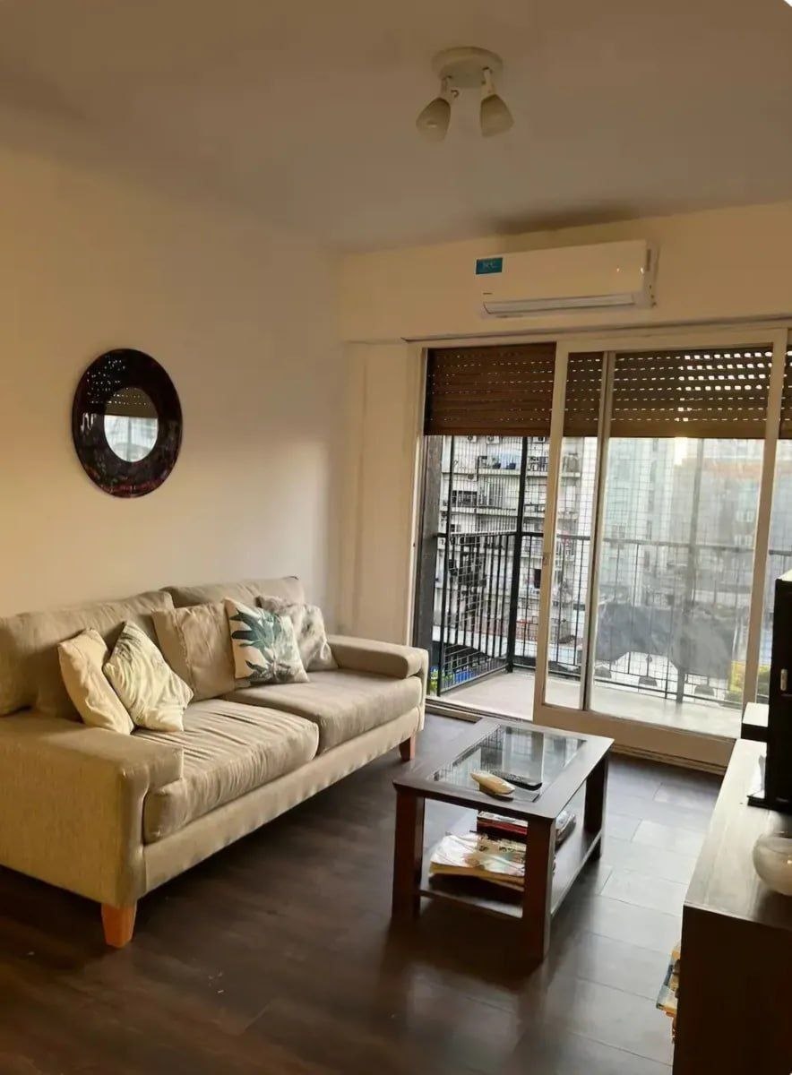 2-Bedroom Apartment with Balcony in Vicente López photo 2 of 8