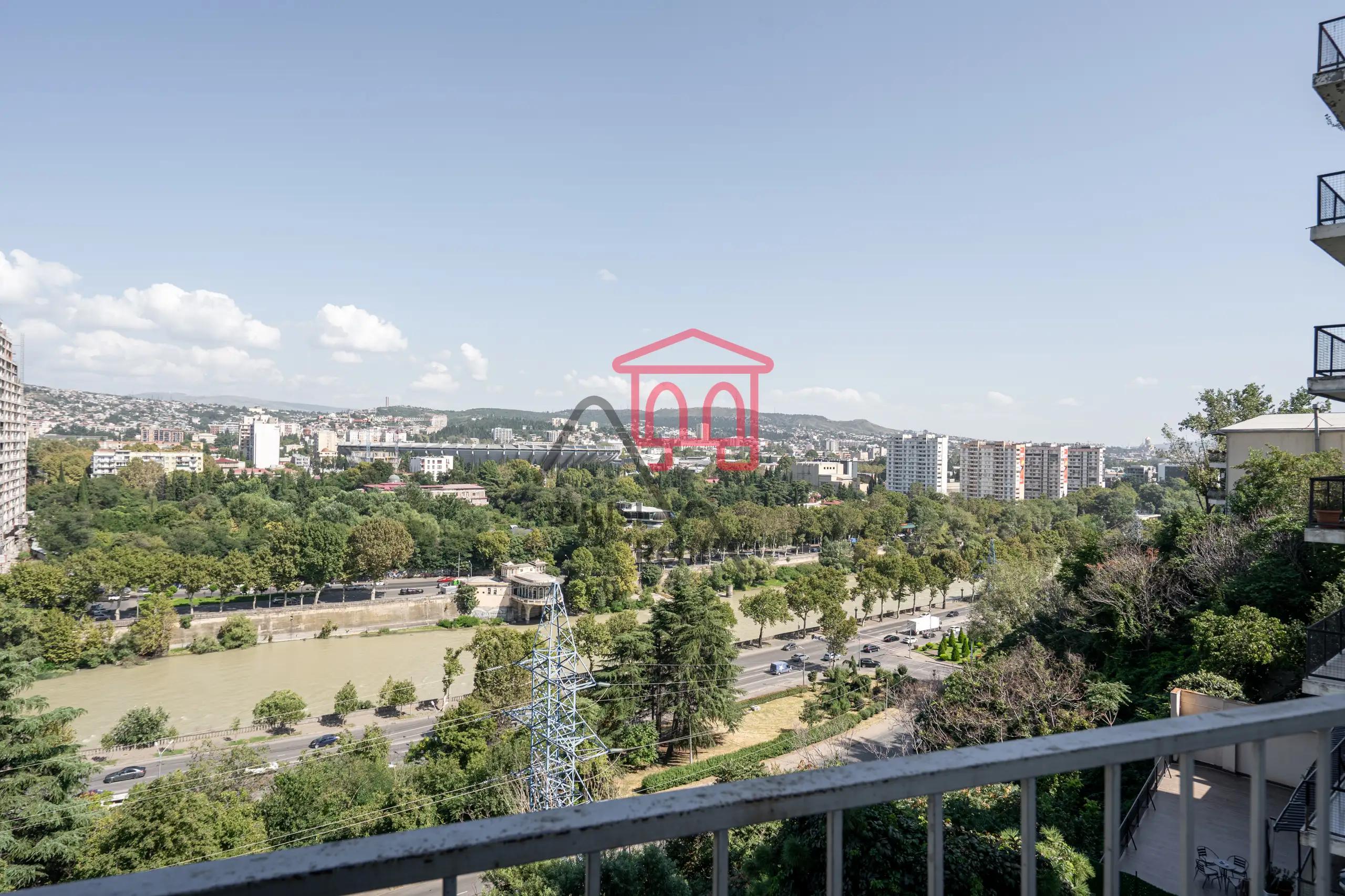 Просторная 3-комнатная квартира в Сабуртало photo 2 of 8