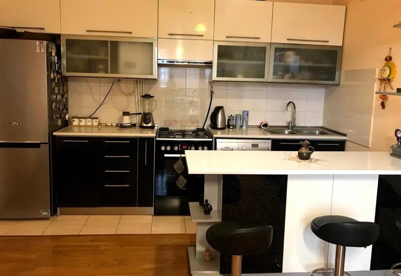 Furnished Two-Bedroom Apartment in Kentron photo 3 of 7