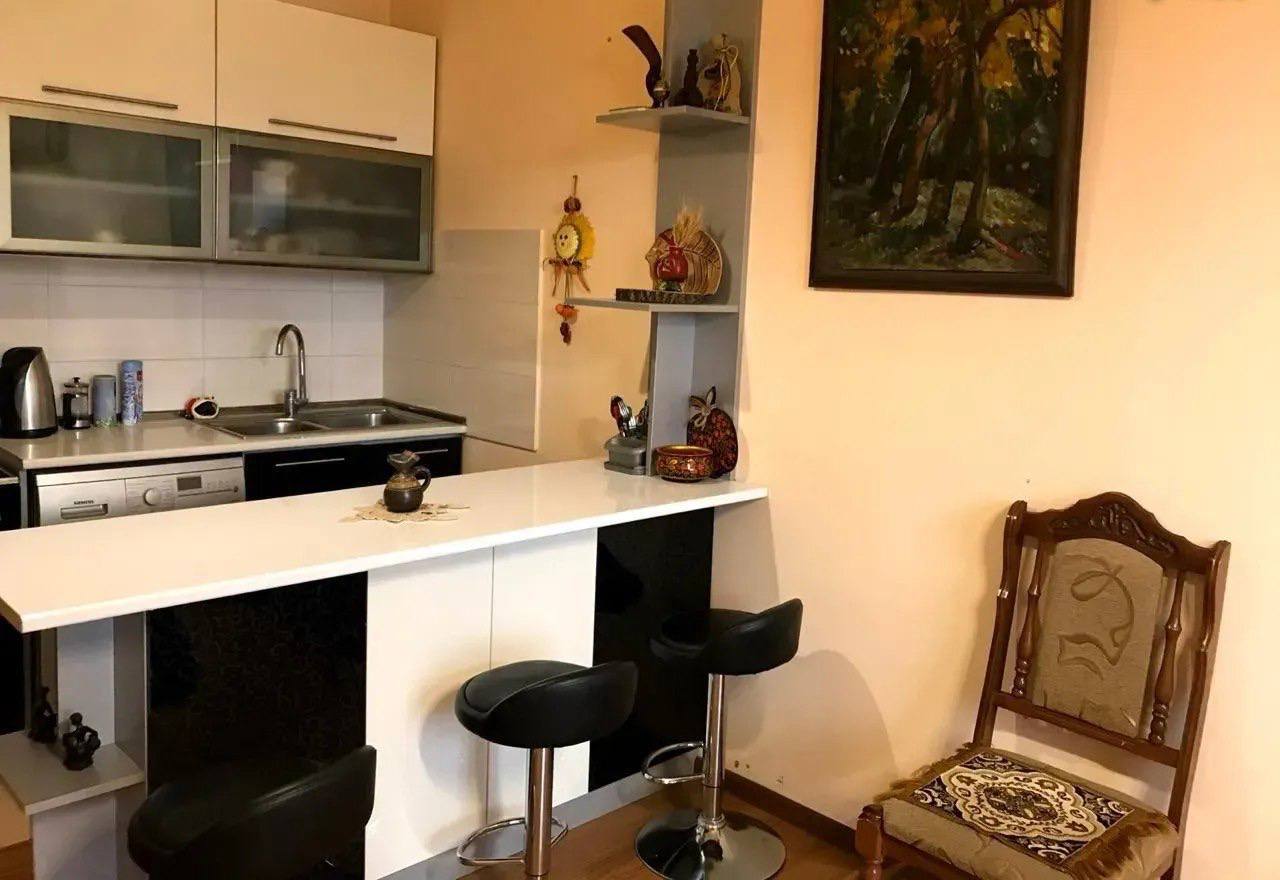 Furnished Two-Bedroom Apartment in Kentron photo 4 of 7