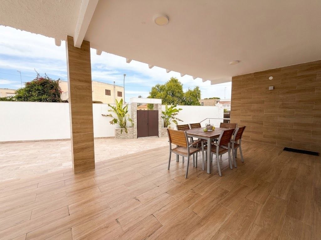 3-Bedroom House with Private Pool in L'Eliana photo 8 of 8