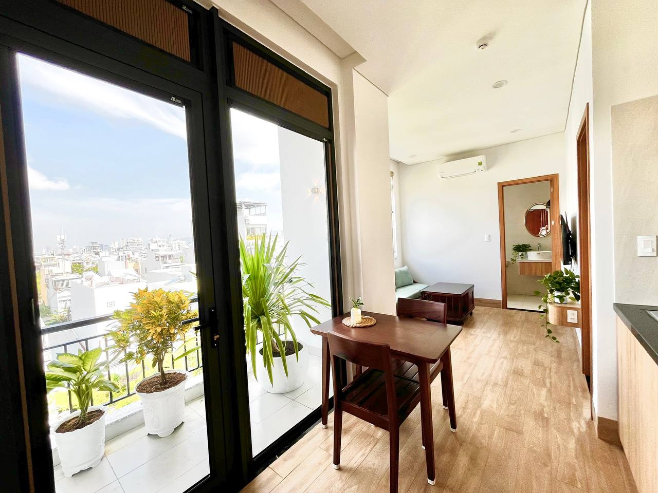 Brand-New 1-Bedroom Apartment in Khue My photo 2 of 8