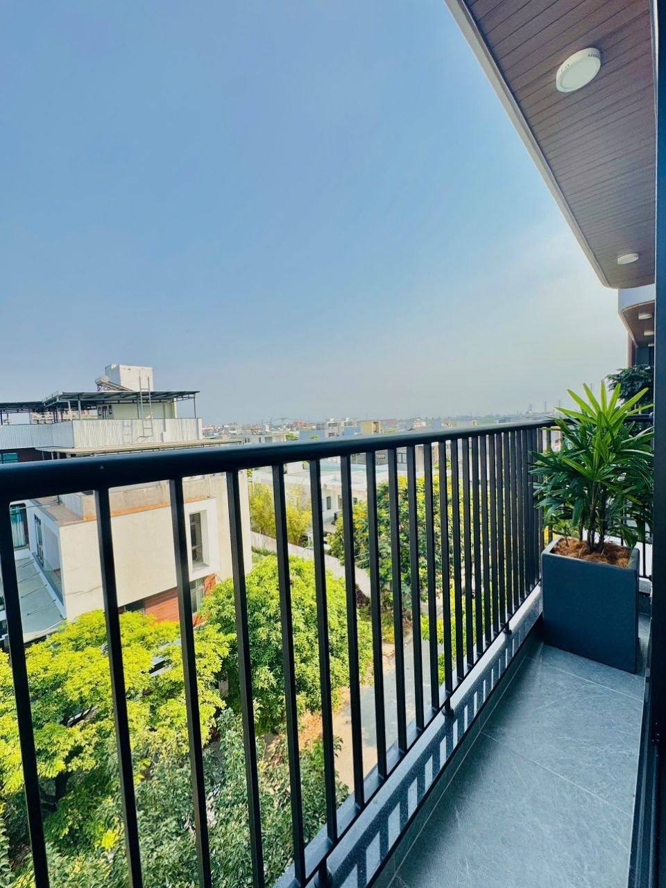 Brand-New 2-Bedroom Apartment in Nam Viet A photo 1 of 8