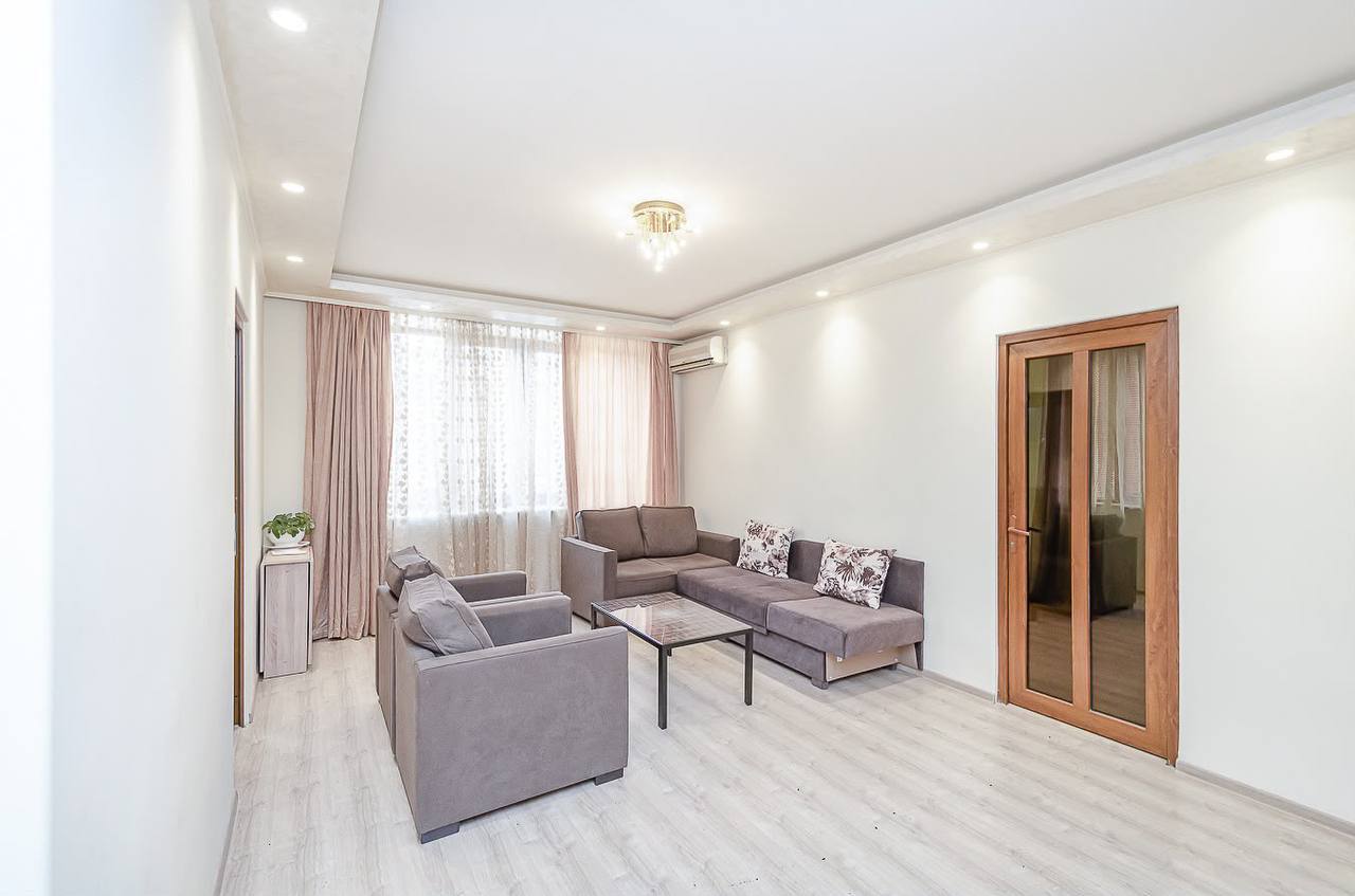 Furnished 2-Room Apartment on Mashtots Avenue photo 2 of 8