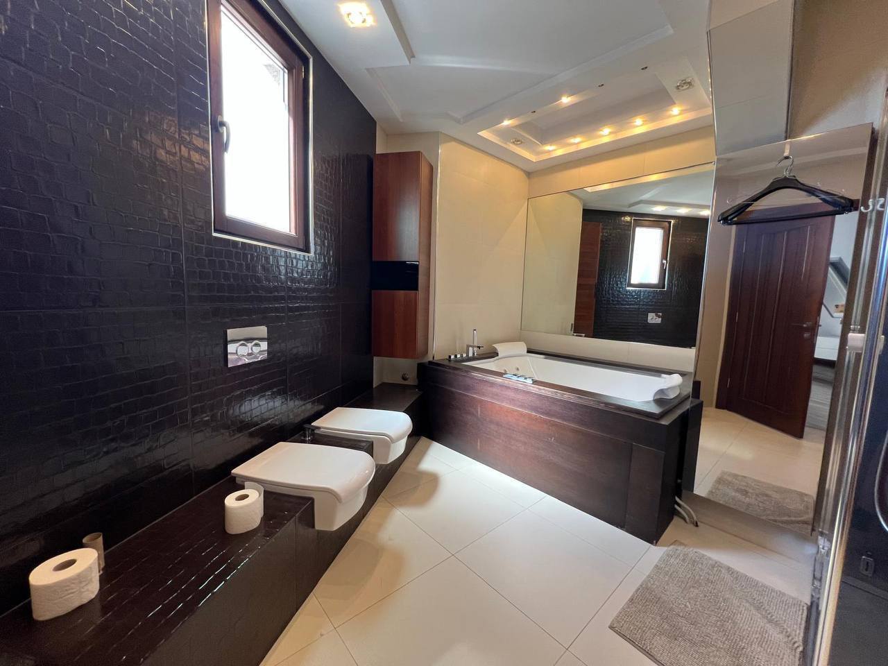 Spacious 4-Bedroom Apartment on Mutapova photo 8 of 8