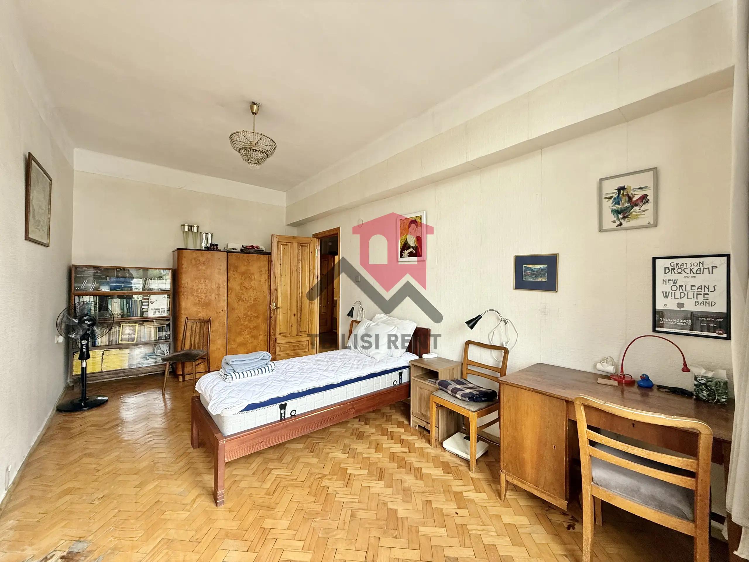 Spacious 3-Bedroom Apartment in Vake photo 4 of 8