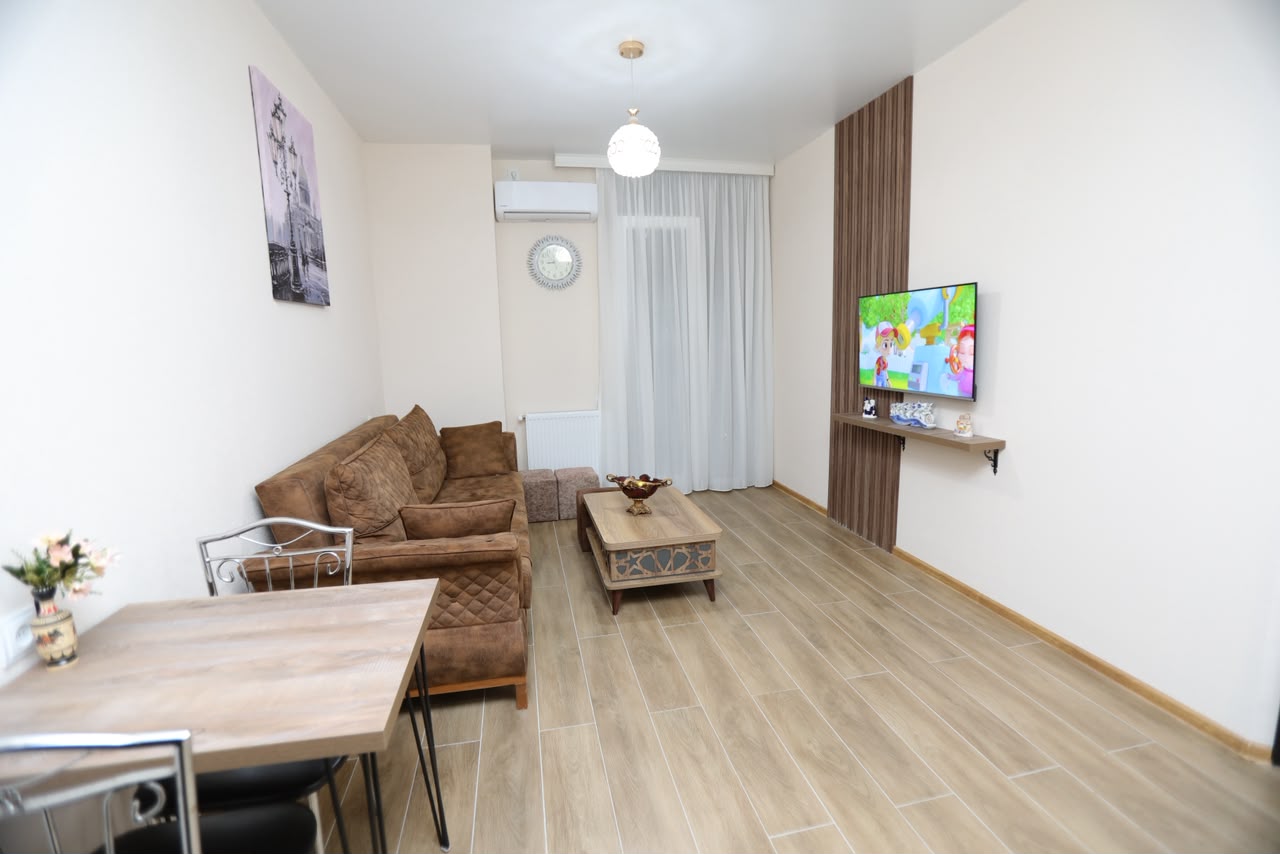 Modern 1-Bedroom Apartment Near Carrefour photo 1 of 8