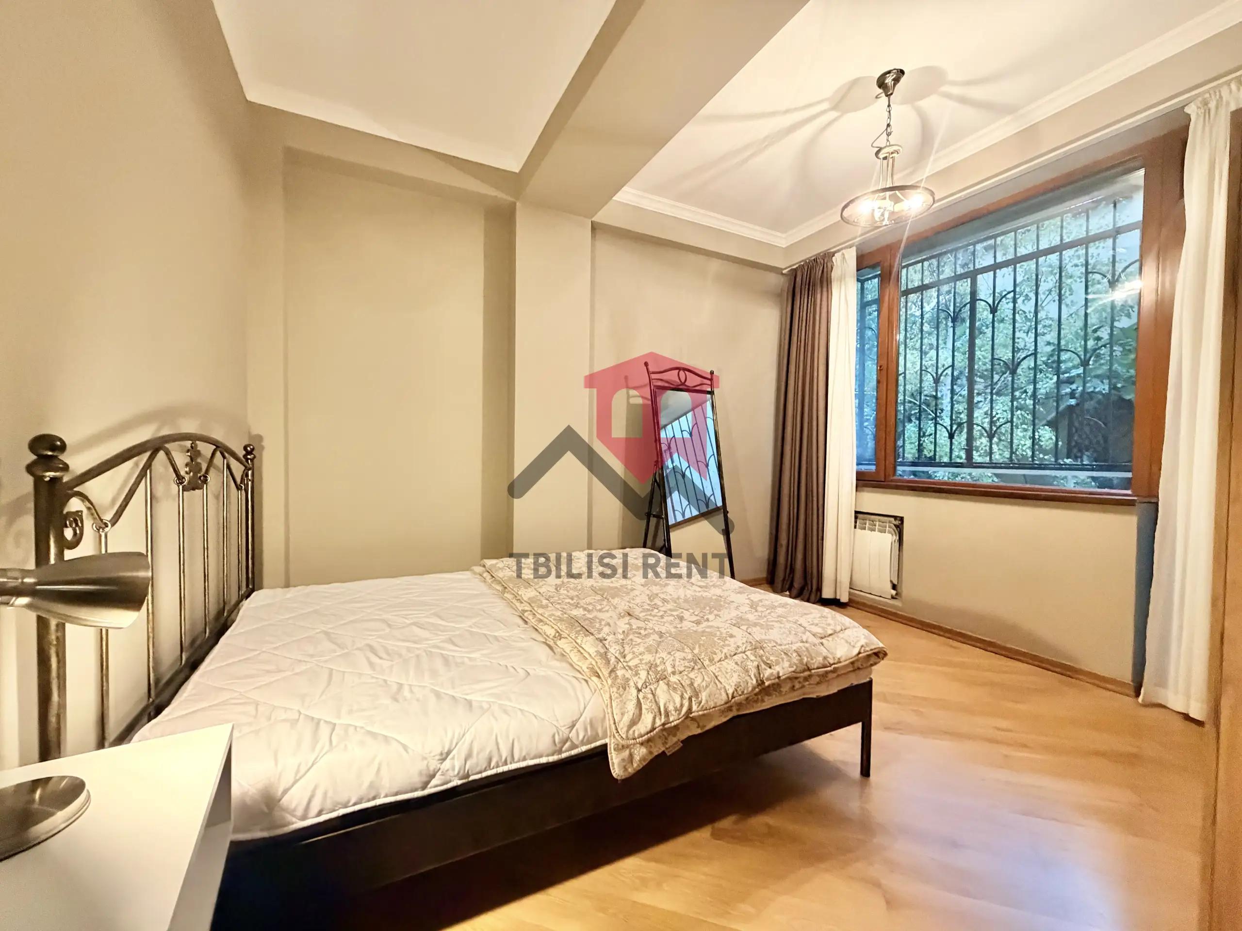 Spacious 3-Bedroom Apartment in Vake photo 5 of 8