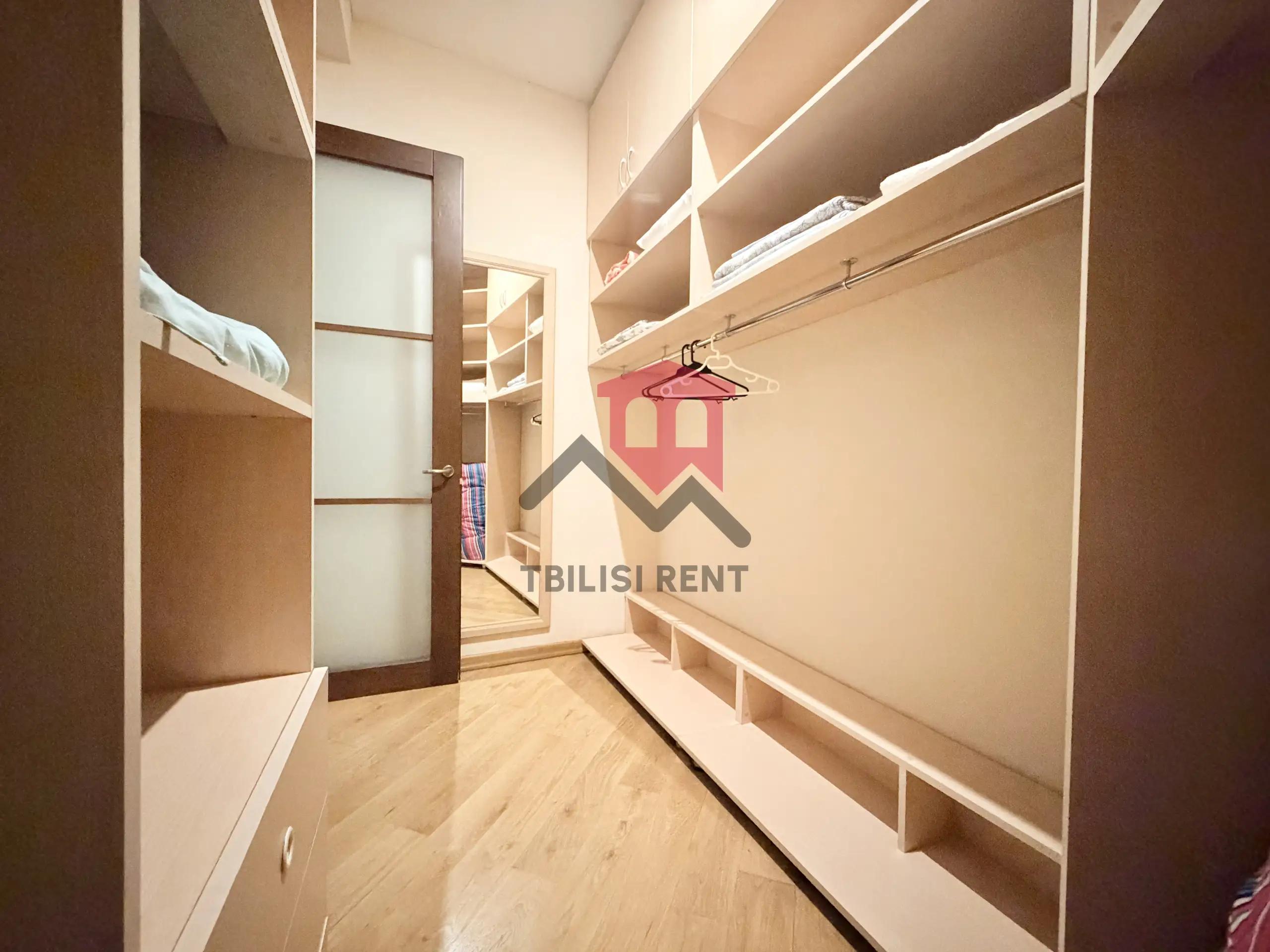 Spacious 3-Bedroom Apartment in Vake photo 8 of 8