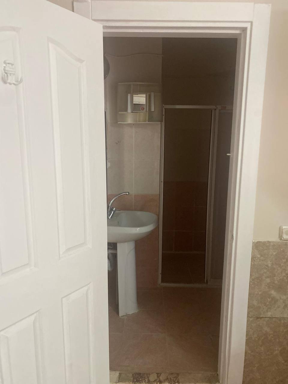 Unfurnished 1-Bedroom Apartment in Liman photo 4 of 5