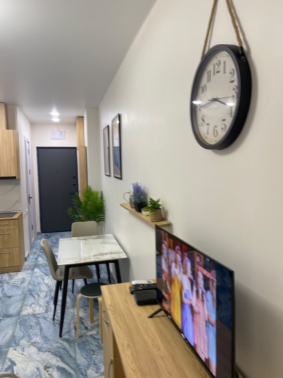 Studio Apartment on New Boulevard photo 6 of 8