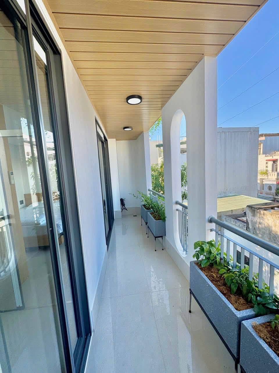 Brand-New 2BR Apartment in Son Tra photo 1 of 7