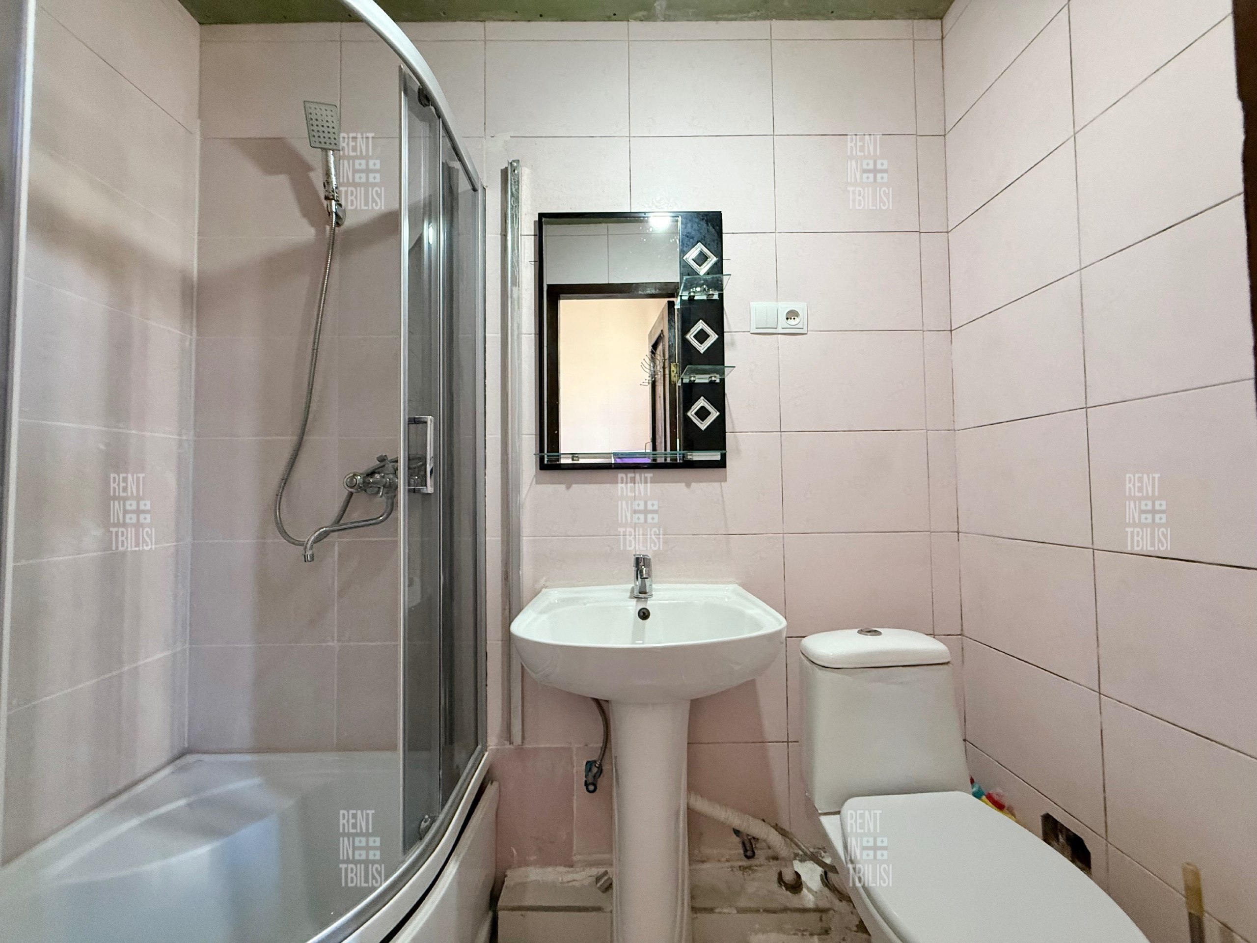 Cozy One-Bedroom Apartment near Station Square photo 8 of 8