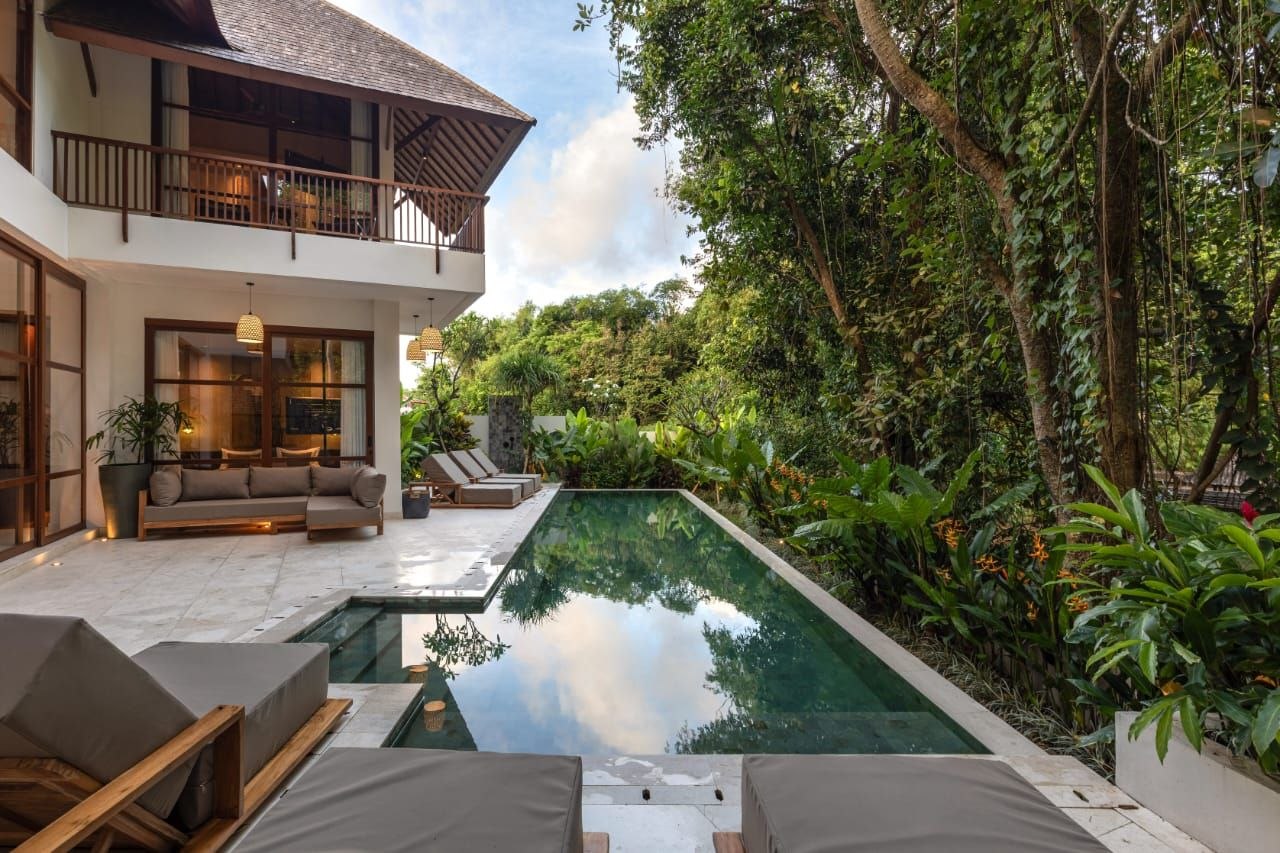 5-Bedroom Villa in Nuanu City photo 1 of 8