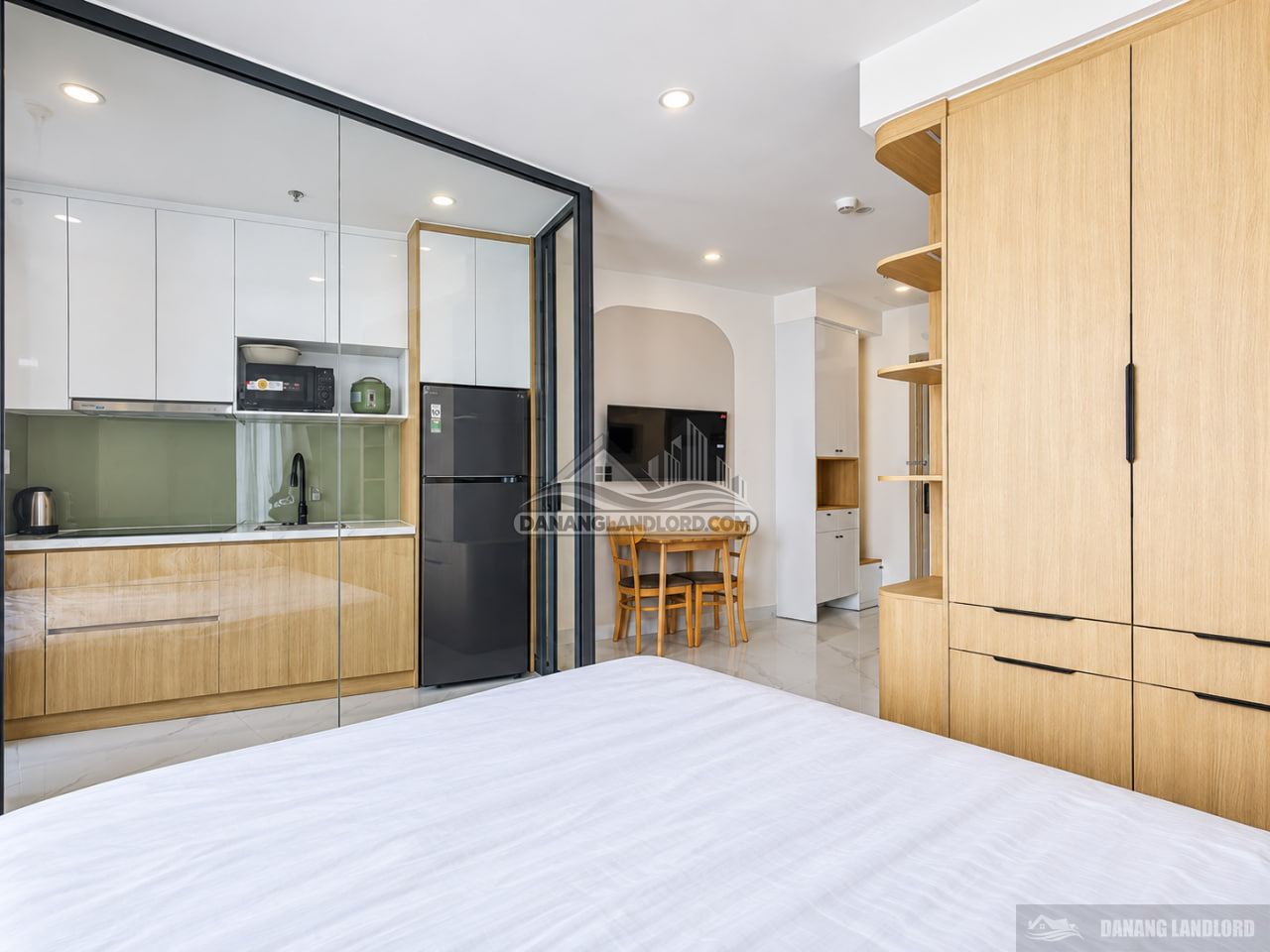 Полностью меблированная студия в Panoma 1 с тренажёрным залом и бассейном photo 1 of 8