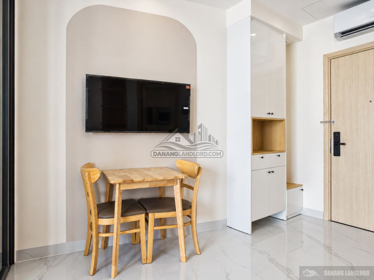 Полностью меблированная студия в Panoma 1 с тренажёрным залом и бассейном photo 3 of 8
