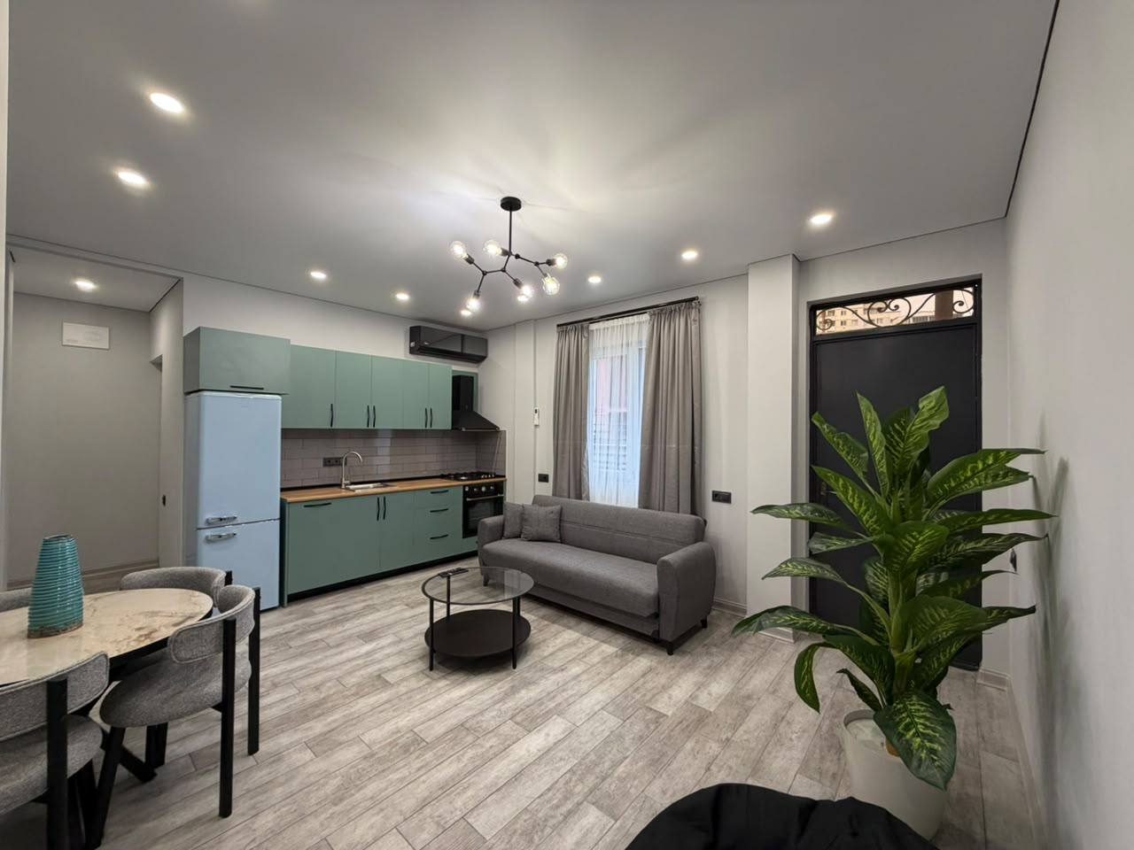 2-Bedroom Apartment for Rent in Batumi photo 1 of 7