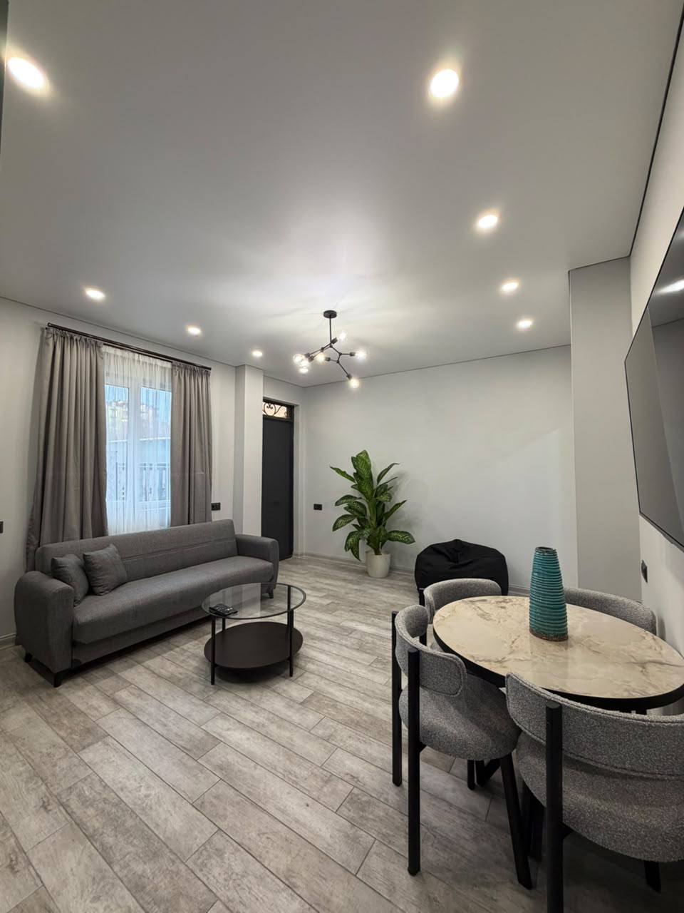 2-Bedroom Apartment for Rent in Batumi photo 2 of 7