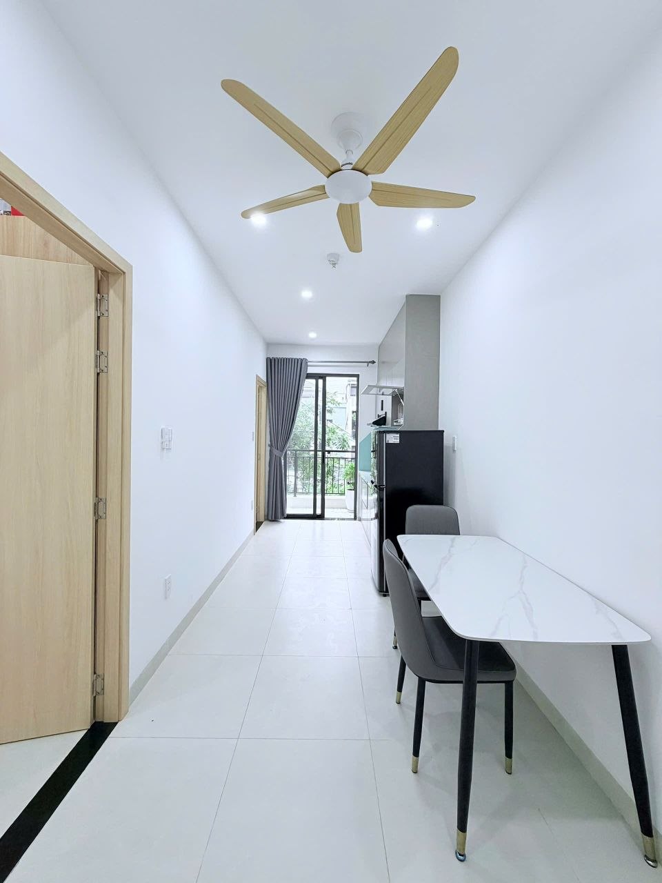 2-Bedroom Apartment with Balcony near My Khe Beach photo 3 of 8