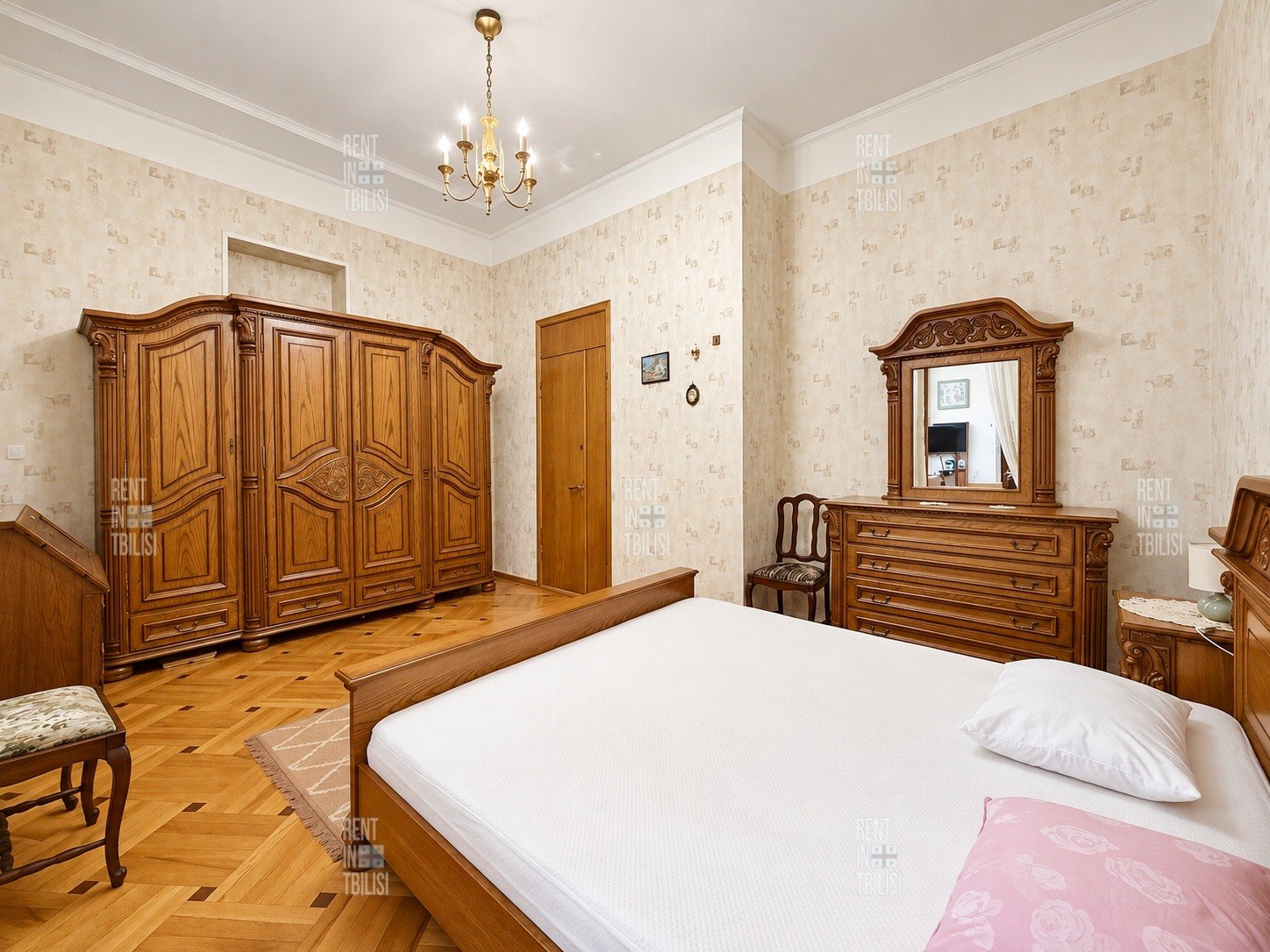 2-Bedroom Apartment in Mtatsminda photo 5 of 8