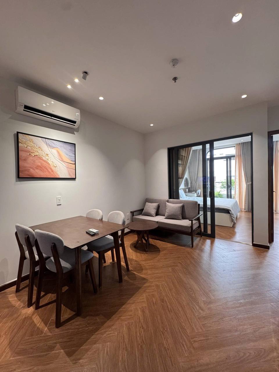 Luxury 2-Bedroom Apartment in Khue My photo 2 of 8
