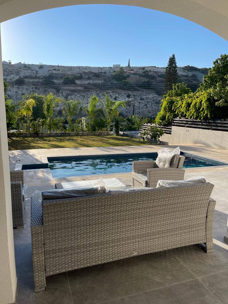 5-Bedroom House in Agios Tychonas photo 3 of 4