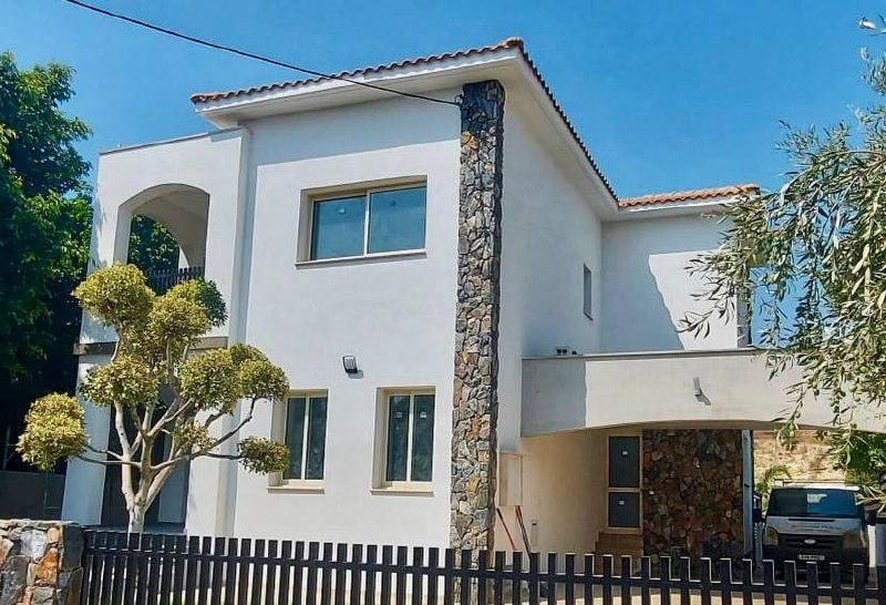 5-Bedroom House in Agios Tychonas photo 4 of 4