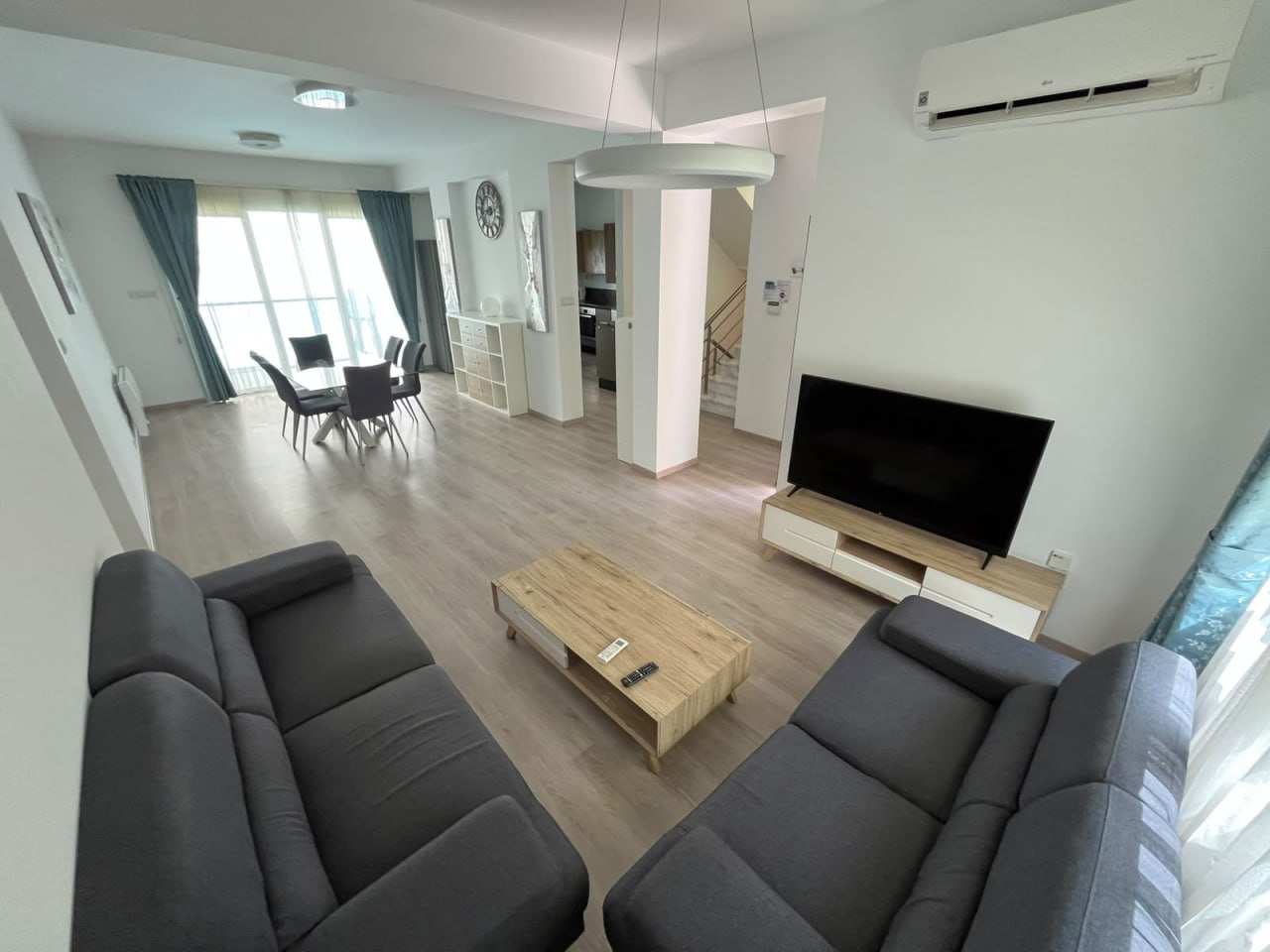 4-Bedroom House with Pool in Germasogeia photo 1 of 4